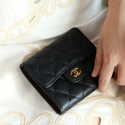 CC FLAP CARD HOLDER 11.5 BLACK GRAINED CALFSKIN GOLD ICON