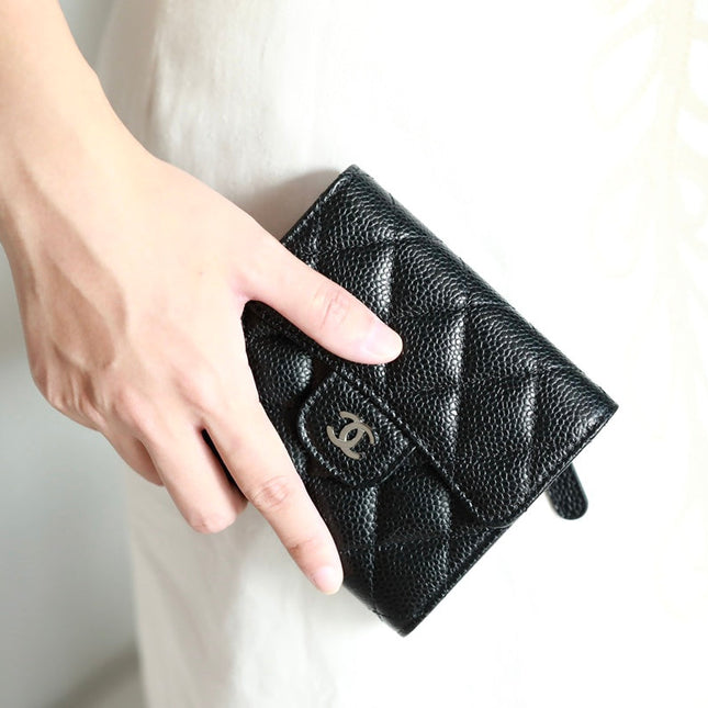 CC FLAP CARD HOLDER 11.5 BLACK GRAINED CALFSKIN SILVER ICON