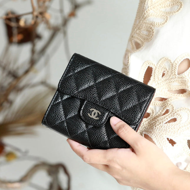 CC FLAP CARD HOLDER 11.5 BLACK GRAINED CALFSKIN SILVER ICON