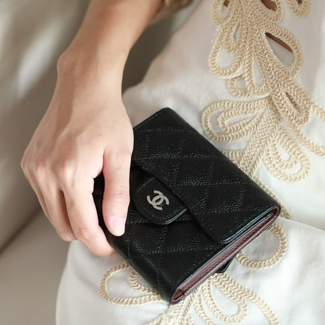 CC FLAP CARD HOLDER 11.5 BLACK GRAINED CALFSKIN SILVER ICON