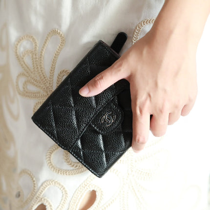 CC FLAP CARD HOLDER 11.5 BLACK GRAINED CALFSKIN SILVER ICON