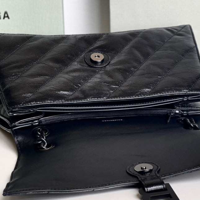 CRUSH MEDIUM CHAIN BAG 31 IN BLACK QUILTED CRUSHED CALFSKIN BLACK HARDWARE
