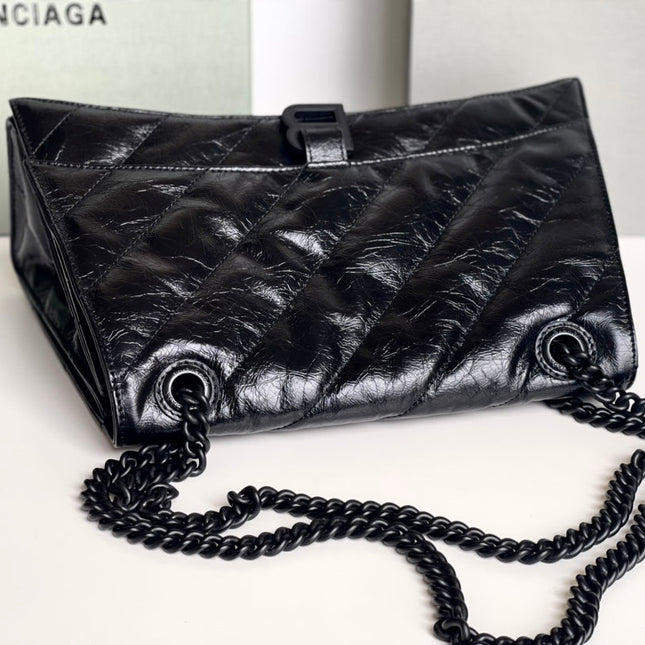 CRUSH MEDIUM CHAIN BAG 31 IN BLACK QUILTED CRUSHED CALFSKIN BLACK HARDWARE