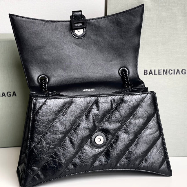 CRUSH MEDIUM CHAIN BAG 31 IN BLACK QUILTED CRUSHED CALFSKIN BLACK HARDWARE