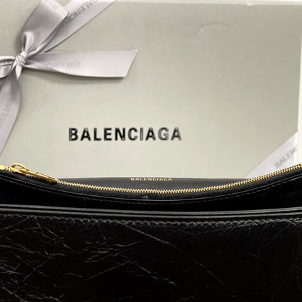 CRUSH MEDIUM CHAIN BAG 31 IN BLACK CRUSHED CALFSKIN GOLD HARDWARE