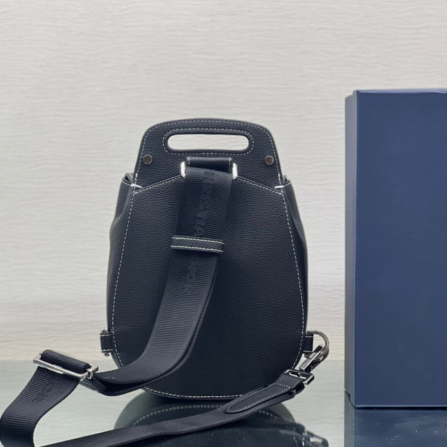 GALLOP SLING BAG 27 IN BLACK CALFSKIN