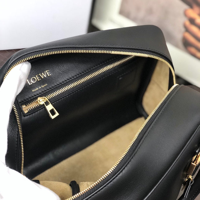 LOE AMAZONA 19 BAG IN BLACK NAPPA CALFSKIN