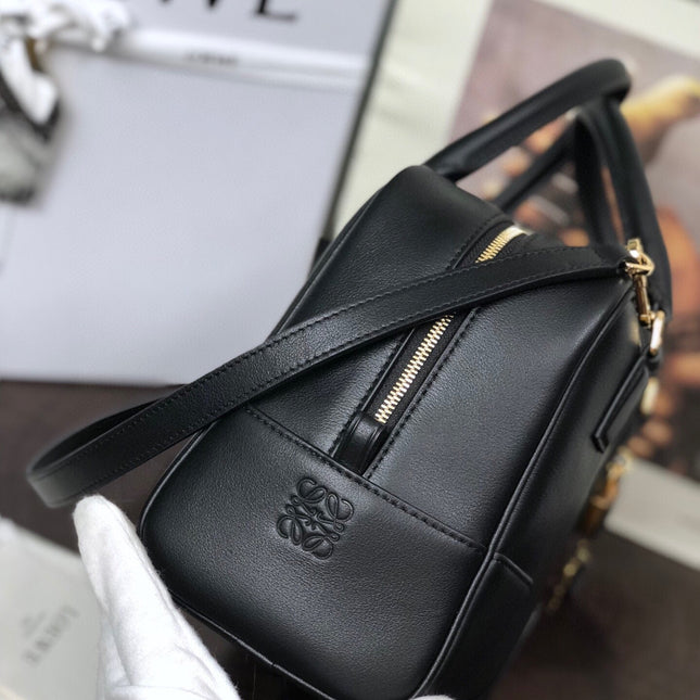 LOE AMAZONA 19 BAG IN BLACK NAPPA CALFSKIN