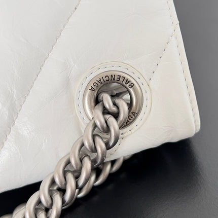 CRUSH CHAINED BAG 25 IN WHITE QUILTED CRUSHED CALFSKIN SILVER HARDWARE