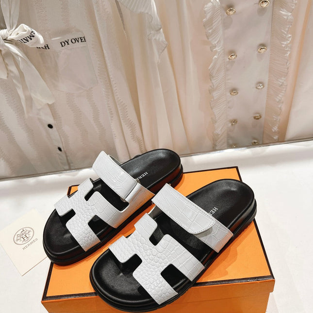 CHYPRE SANDAL BLACK AND WHITE LAMBSKIN