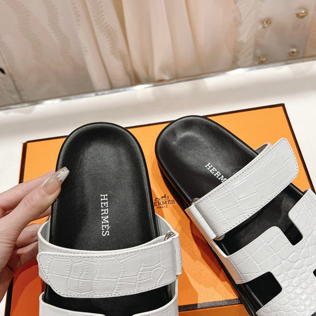 CHYPRE SANDAL BLACK AND WHITE LAMBSKIN