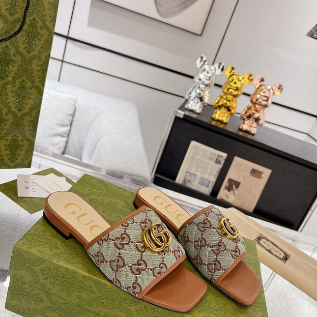 GG EXCLUSIVE SLIDE SANDAL CARAMEL AND GRAY FABRIC