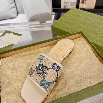 GG EXCLUSIVE SLIDE SANDAL IVORY SEDGE WITH NAVY PATTERN