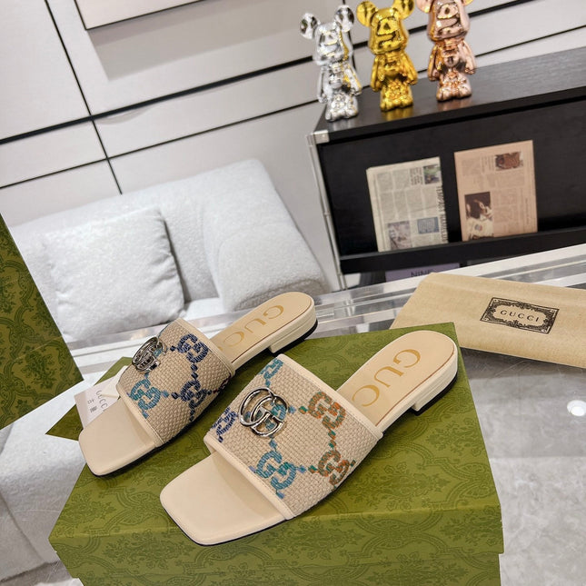 GG EXCLUSIVE SLIDE SANDAL IVORY SEDGE WITH NAVY PATTERN