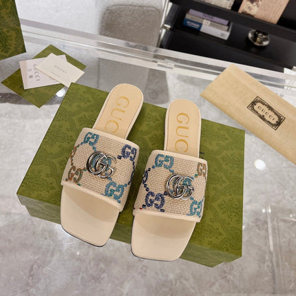GG EXCLUSIVE SLIDE SANDAL IVORY SEDGE WITH NAVY PATTERN