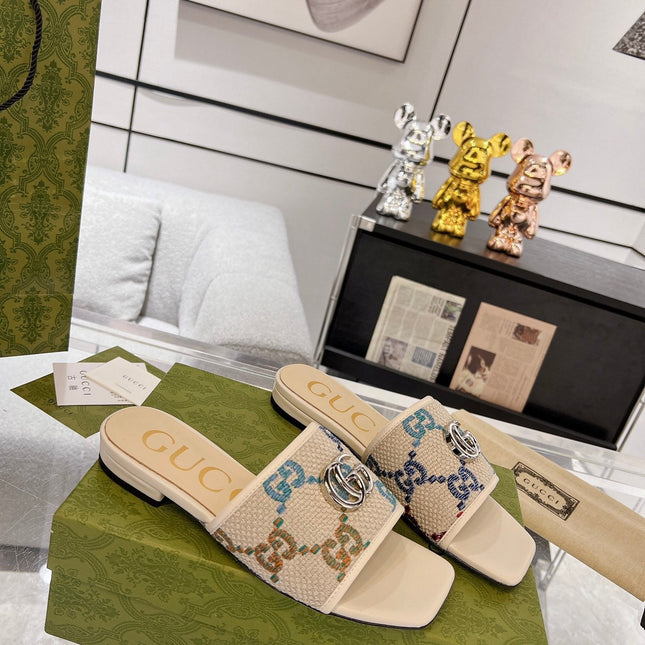 GG EXCLUSIVE SLIDE SANDAL IVORY SEDGE WITH NAVY PATTERN