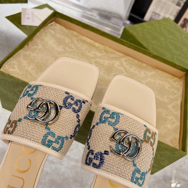 GG EXCLUSIVE SLIDE SANDAL IVORY SEDGE WITH NAVY PATTERN