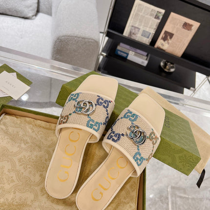 GG EXCLUSIVE SLIDE SANDAL IVORY SEDGE WITH NAVY PATTERN