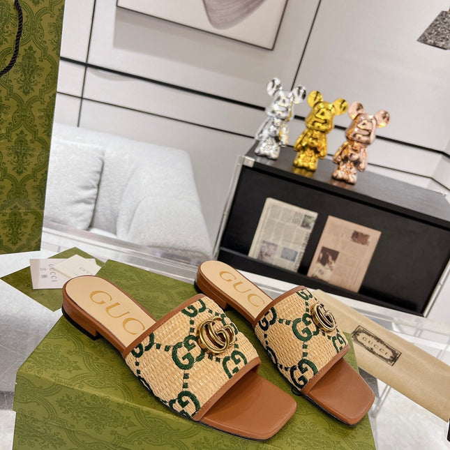 GG EXCLUSIVE SLIDE SANDAL CARAMEL SEDGE