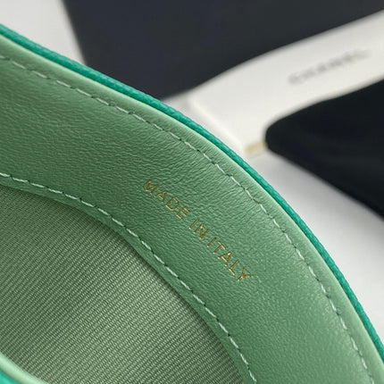 CC CARD HOLDER 19.5 EMERALD GRAINED CALFSKIN GOLD ICON