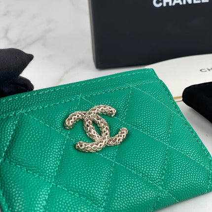 CC CARD HOLDER 19.5 EMERALD GRAINED CALFSKIN GOLD ICON