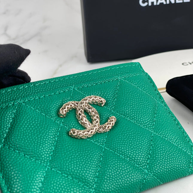 CC CARD HOLDER 19.5 EMERALD GRAINED CALFSKIN GOLD ICON