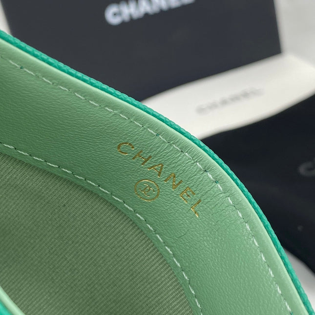 CC CARD HOLDER 19.5 EMERALD GRAINED CALFSKIN GOLD ICON