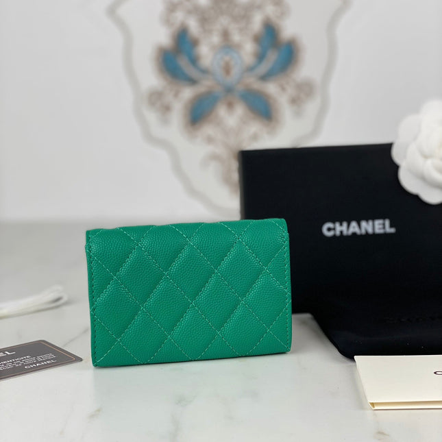 CC FLAP CARD HOLDER 11 EMERALD GRAINED CALFSKIN GOLD ICON