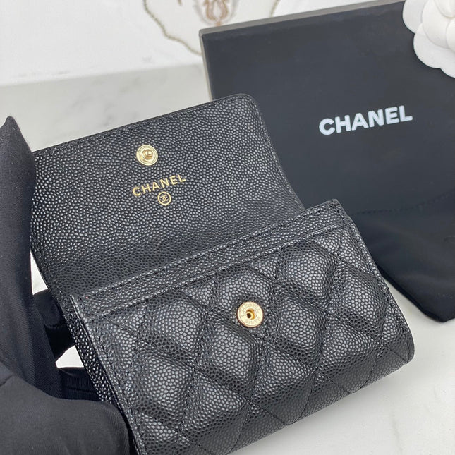 CC FLAP CARD HOLDER 11 BLACK GRAINED CALFSKIN GOLD ICON