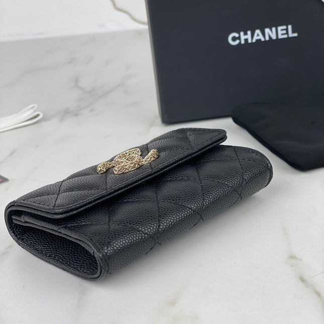 CC FLAP CARD HOLDER 11 BLACK GRAINED CALFSKIN GOLD ICON