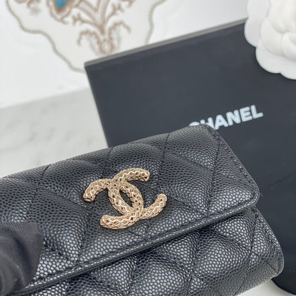 CC FLAP CARD HOLDER 11 BLACK GRAINED CALFSKIN GOLD ICON