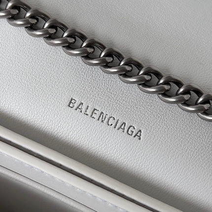 CRUSH CHAINED BAG 22 IN WHITE QUILTED CRUSHED CALFSKIN SILVER HARDWARE