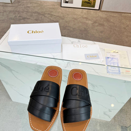 CHLOÉ WOODY MULE IN BLACK LAMBSKIN WITH EMBROIDERED LOGO