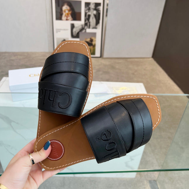 WOODY MULE IN BLACK LAMBSKIN WITH EMBROIDERED LOGO