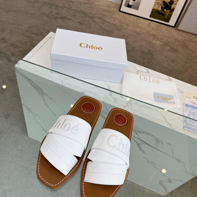 WOODY MULE IN WHITE LAMBSKIN WITH EMBROIDERED LOGO