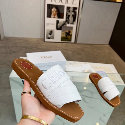 CHLOÉ WOODY MULE IN WHITE LAMBSKIN WITH EMBROIDERED LOGO