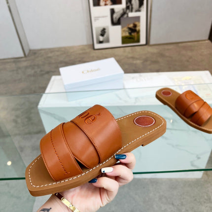 CHLOÉ WOODY MULE IN BRONZE BROWM LAMBSKIN WITH EMBROIDERED LOGO