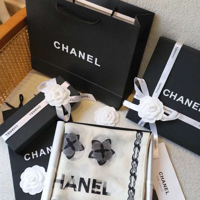 SCARF 180 CM IN WHITE FLOWER MONOGRAM SILK AND CASHMERE 401133