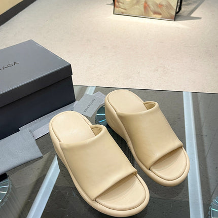 WEDGE SANDALS IN BEIGE SOFT LAMBSKIN