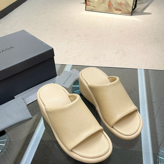 WEDGE SANDALS IN BEIGE SOFT LAMBSKIN