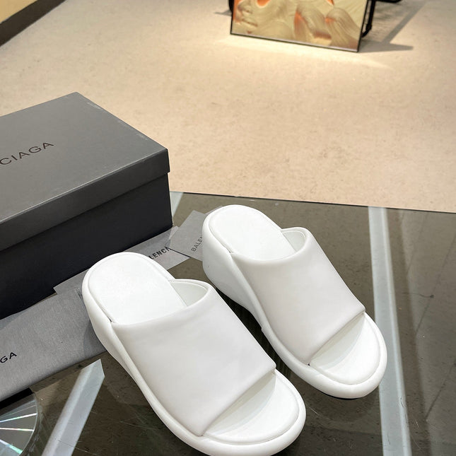 WEDGE SANDALS IN WHITE SOFT LAMBSKIN