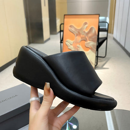 WEDGE SANDALS IN BLACK SOFT LAMBSKIN