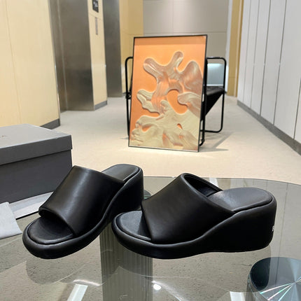 WEDGE SANDALS IN BLACK SOFT LAMBSKIN