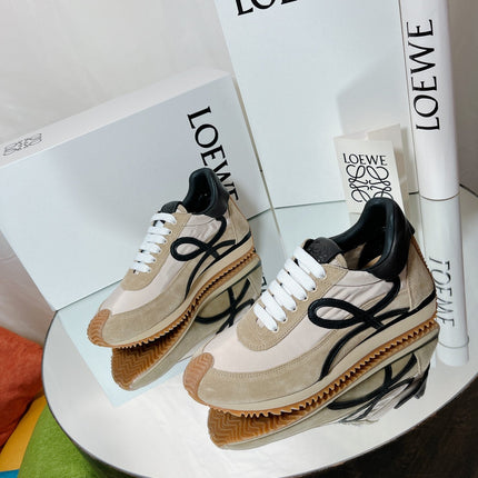 LW FLOW RUNNER TRAINERS IN BROWN AND BEIGE SUEDE