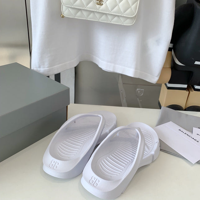 THONG SANDALS IN WHITE RUBBER