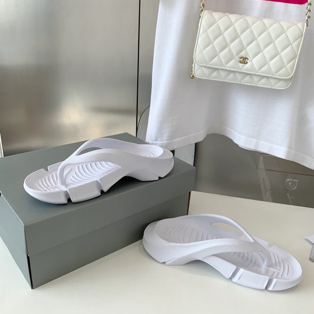 THONG SANDALS IN WHITE RUBBER