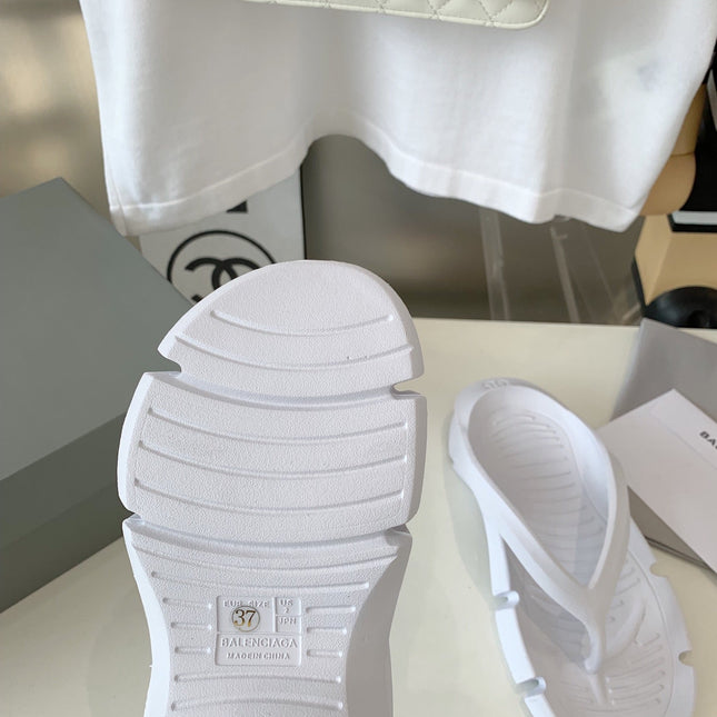 THONG SANDALS IN WHITE RUBBER