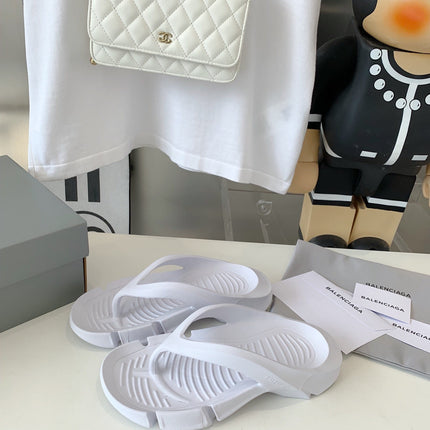 THONG SANDALS IN WHITE RUBBER