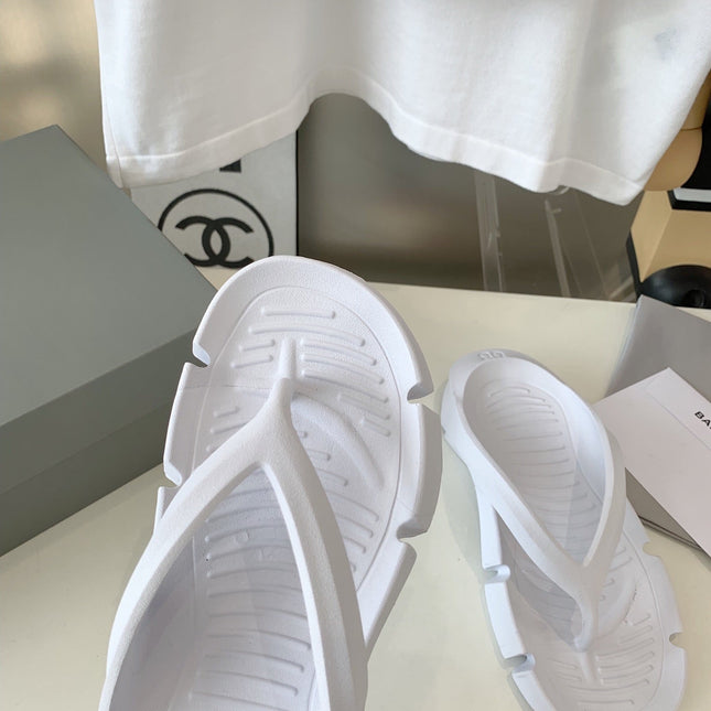 THONG SANDALS IN WHITE RUBBER