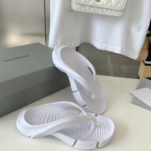 THONG SANDALS IN WHITE RUBBER